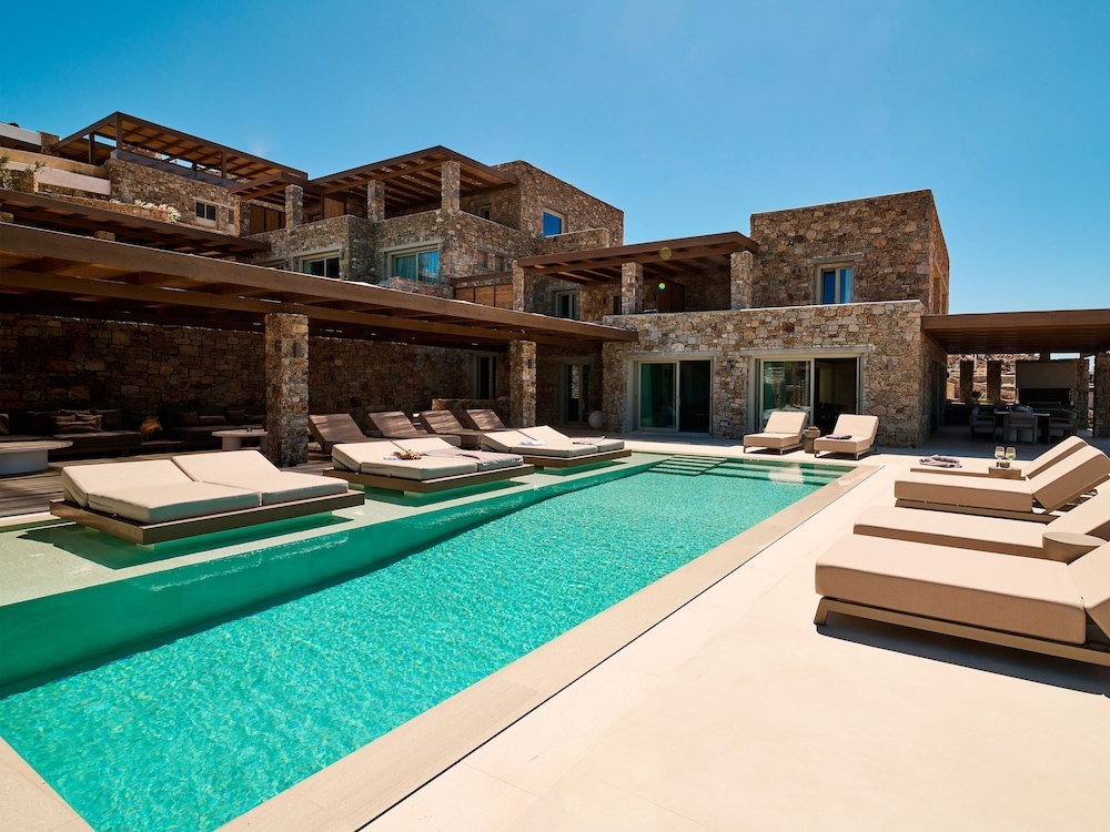 Kounoupas Complex by Mykonos Rocks