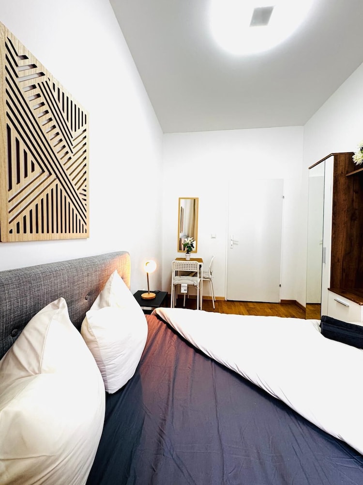 Affordable 4BR Near Stadthalle