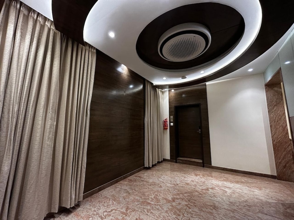 The Paradise Hotel - Luxury Stay