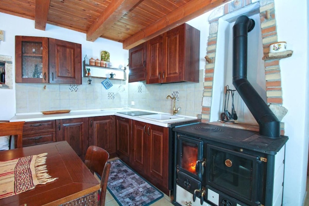 Charming House With Garden and BBQ in Galizana