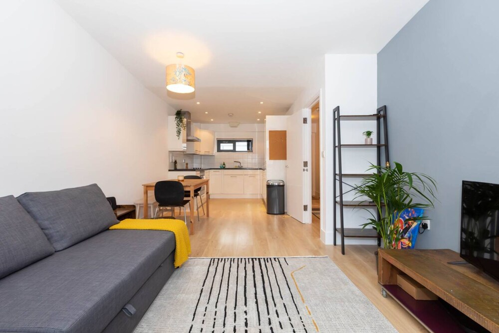 Lovely 1 Bedroom Flat Overlooking Canal in Hackney