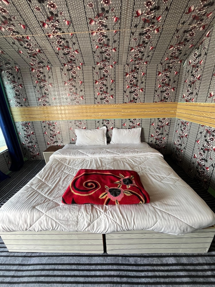 Kailash House - Tsomoriri Lake view 5