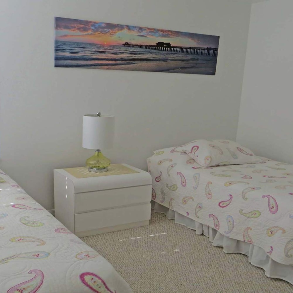 Altaira - top Location Lake View Pool Spa 4 Bed