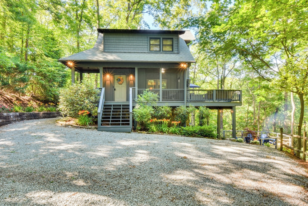 Fish, Hike & Swim: Lake Burton Retreat w/ Hot Tub!