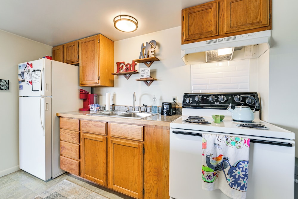 Cozy Apt < 1 Mi Near Lake Huron & Mackinac Island!