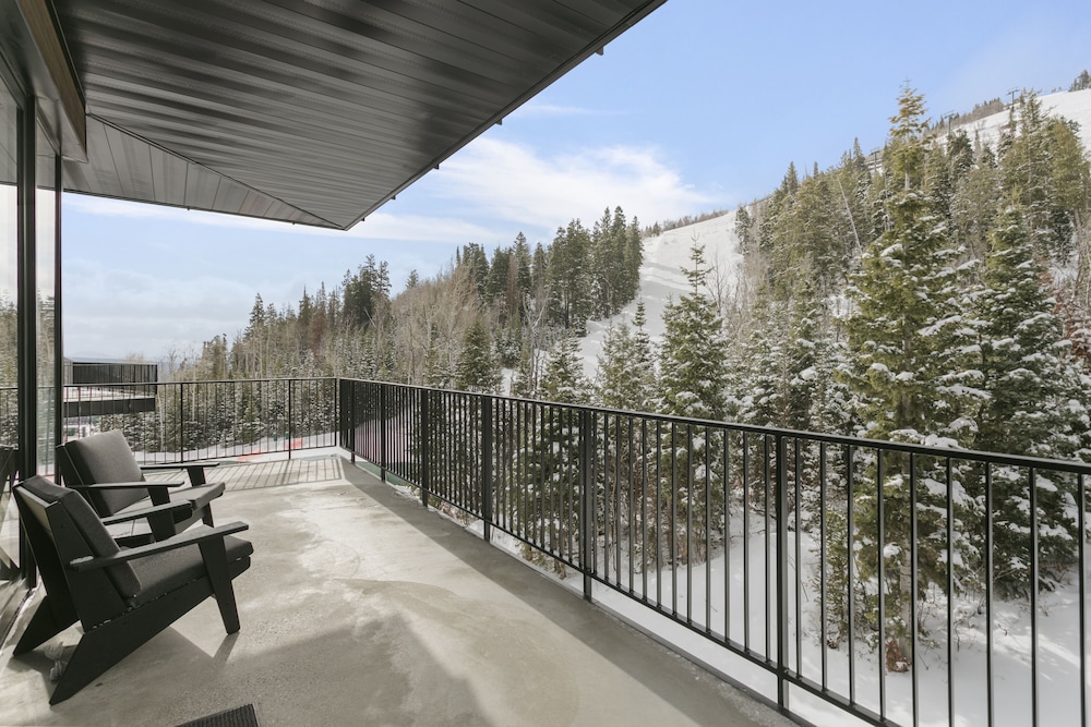 1504 Founders Place - Three Bedroom Deluxe 3 Condo