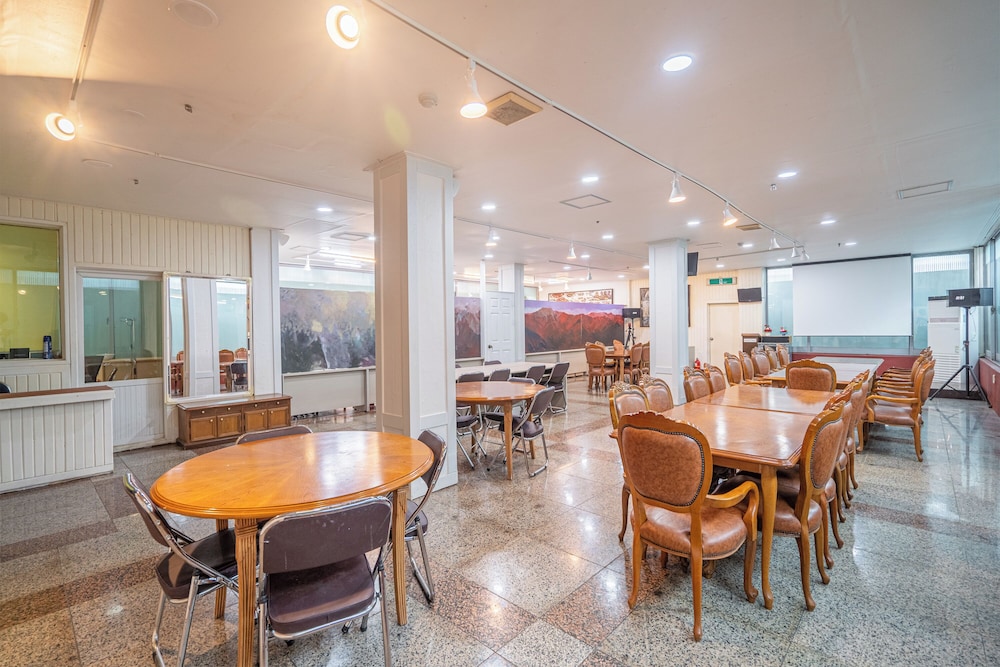 meeting & event spaces