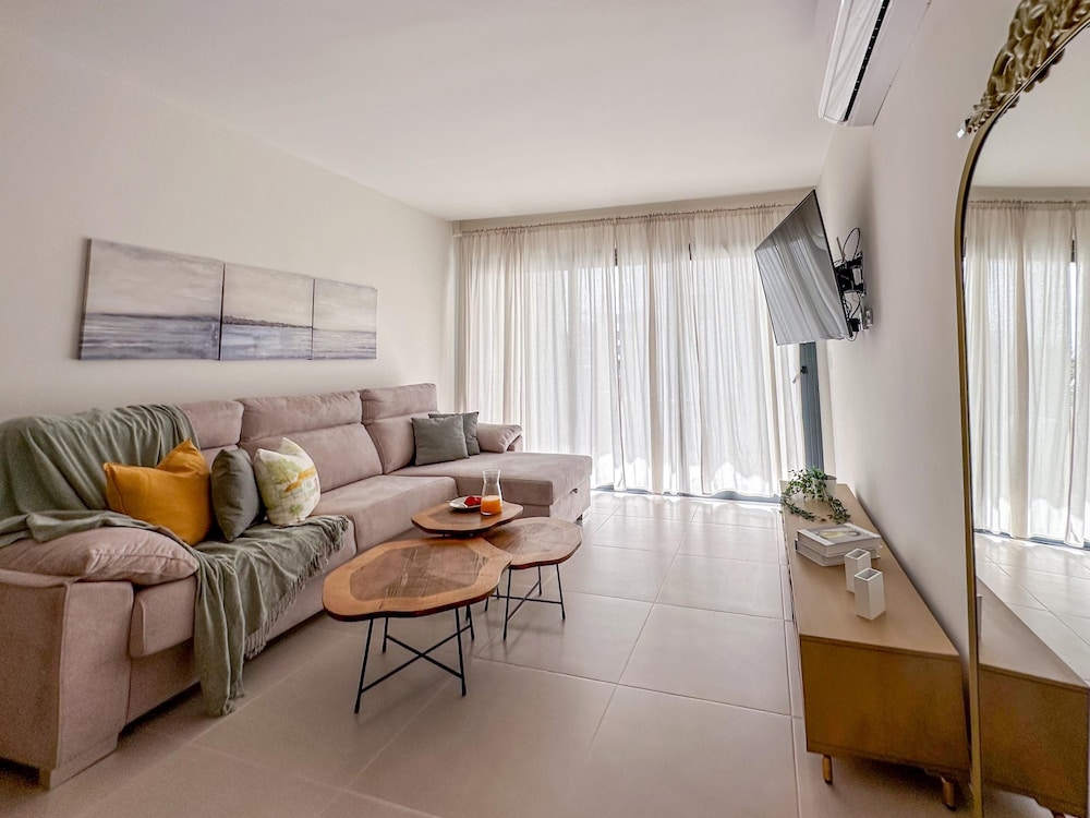 Cozy and Beautiful Apartment at the Beach