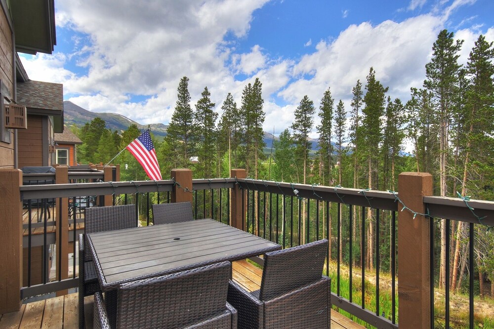 Maggie Point 3 Bedroom Townhouse by RedAwning view 5