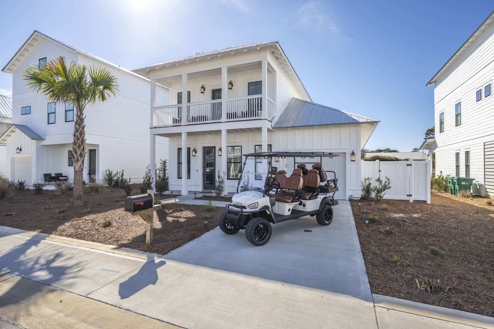 Beach to Bay 3BR Retreat - Cowboy Pool & Golf Cart