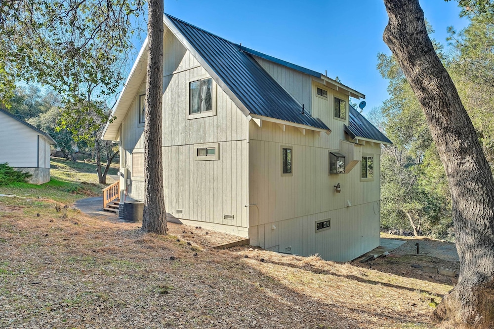 Modern Groveland Chalet ~ 25 Mi to Yosemite! view 2