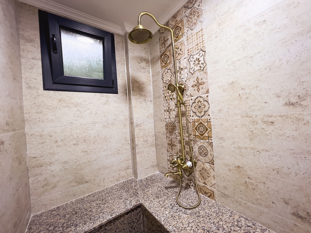 Photo 33