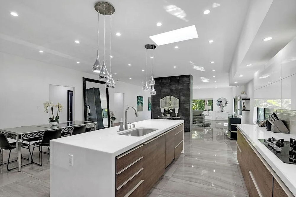 Mansfield Modern - Ultimate Entertainers Oasis With Guest House