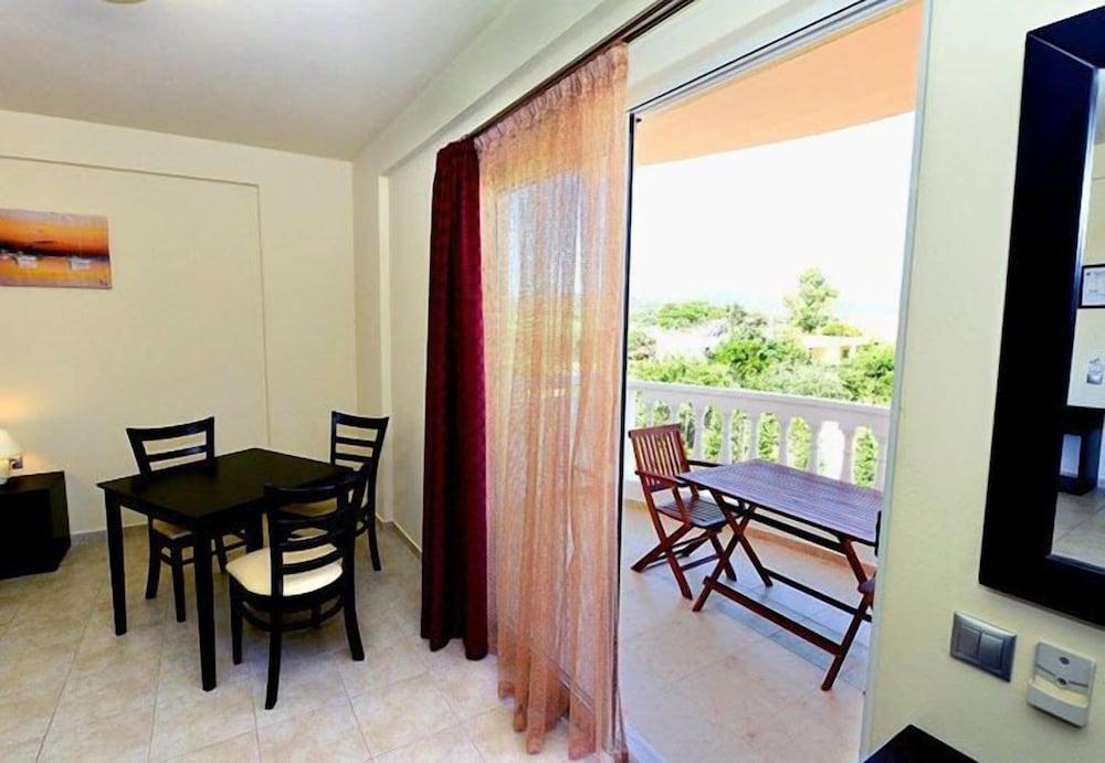 Golden Rose Suites