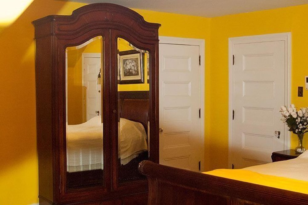 The Albanus Phillips Inn