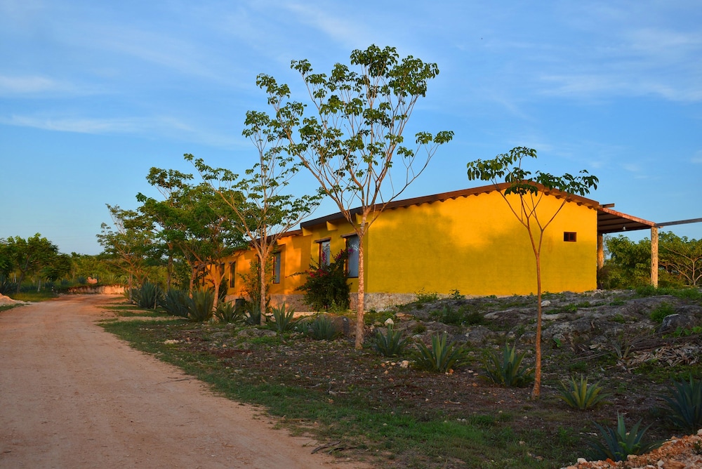 Hotel Villas Vallazoo - Image 1