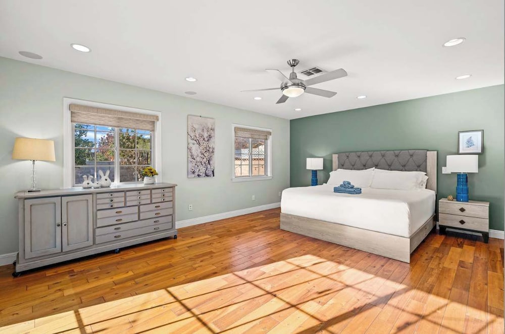 Luxury Estate With Sparkling Pool & Elegant Amenities