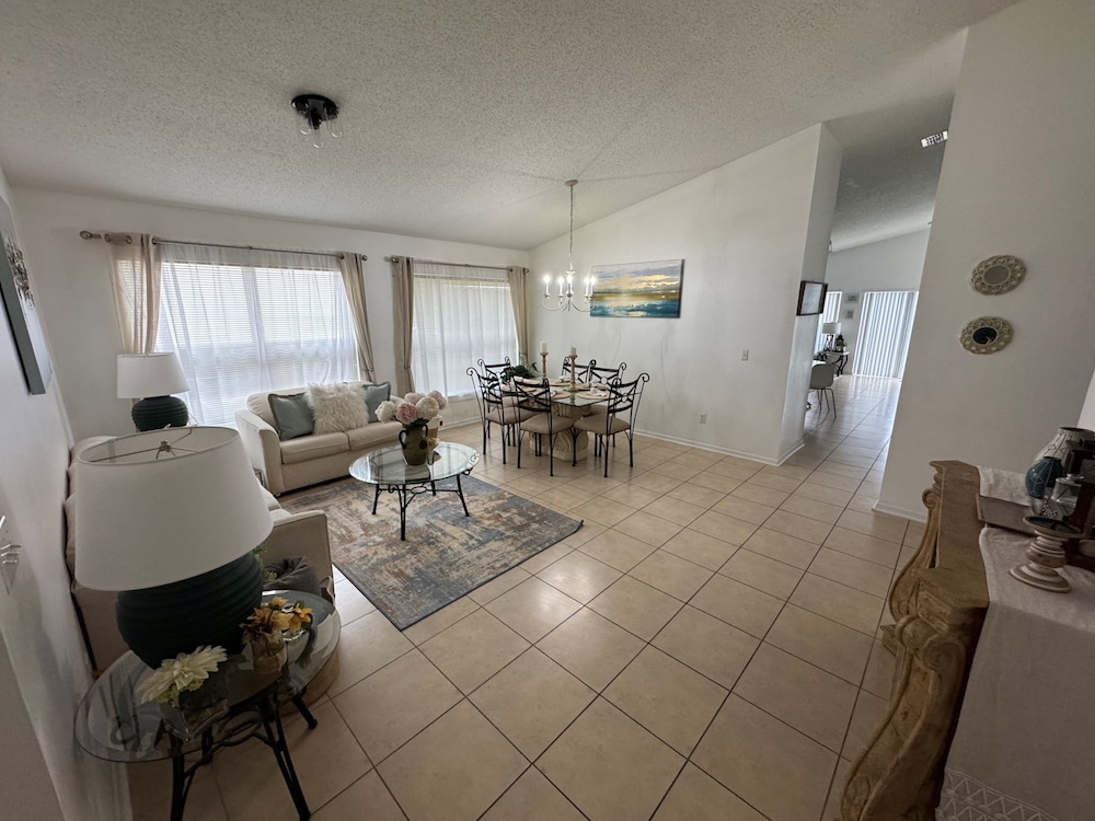 4 Bedroom, 3 Bath Hampton Lakes Home With Private Pool - Near Disney!