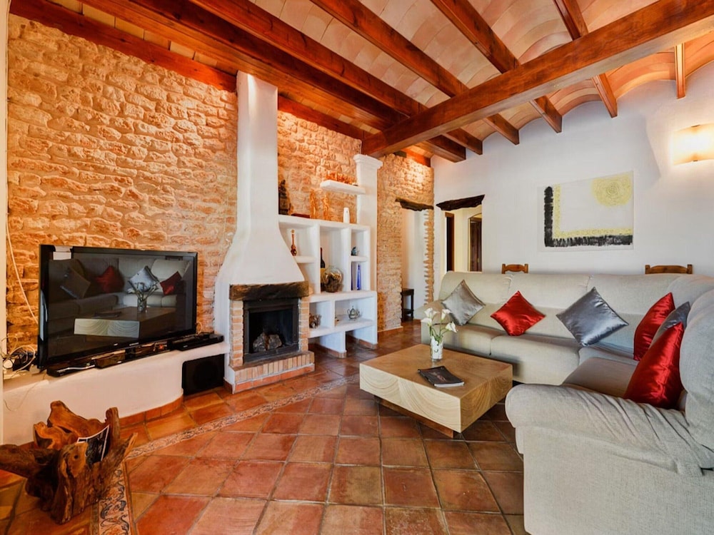 Inviting Villa With Beautiful Outdoor Area