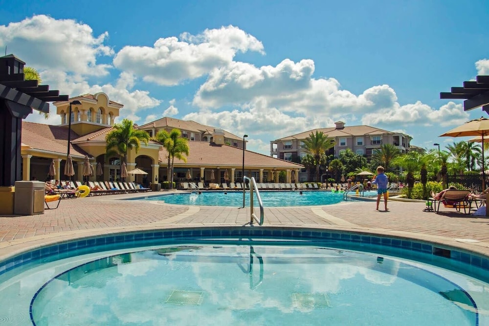 Stylish and Contemporary Vista Cay Hideaway - Lake View 3bd/2ba #3vc4126