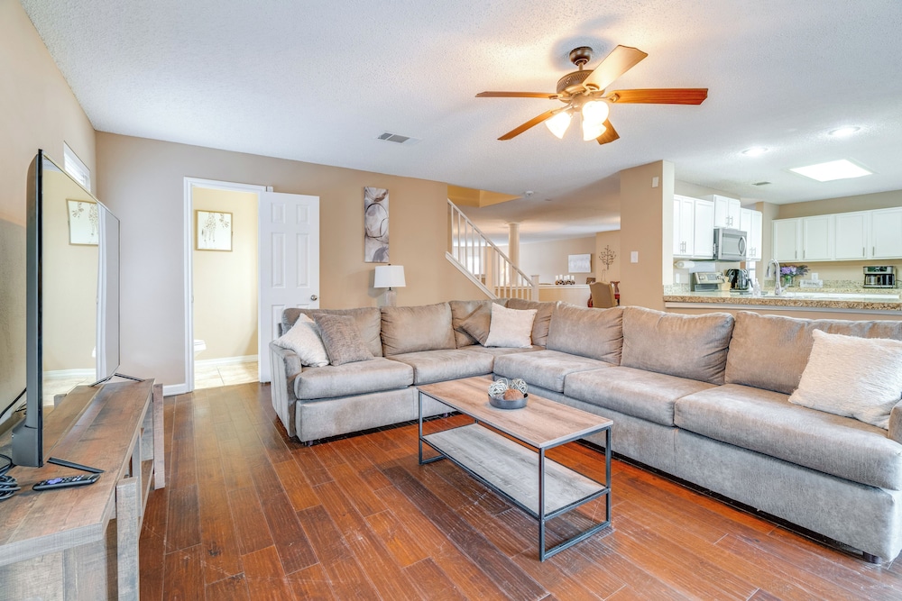 6 Mi to Lake Travis: Spacious Cedar Park Home!