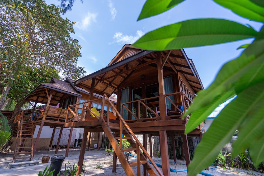 Lipe Beach Resort