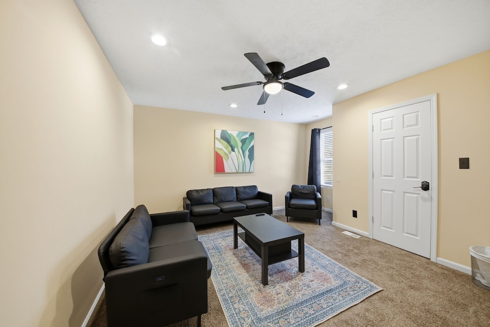 Spacious 2br Home North of Downtown Cincinnati 2 Bedroom Home