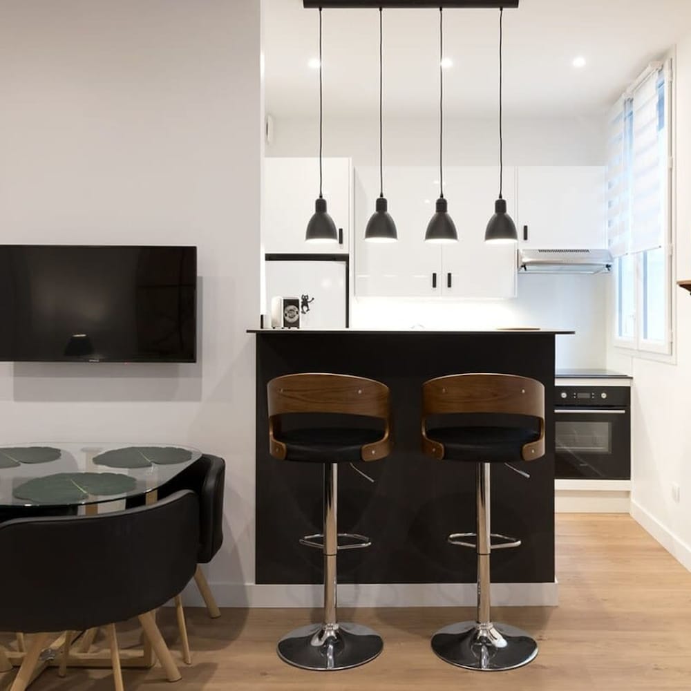 Stylish Sevre I Chic 1-br in the Heart of the 6th