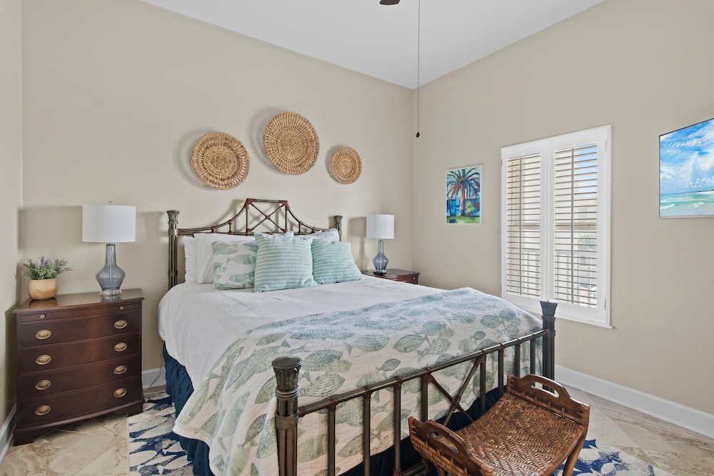 Pavilion Palms 203c