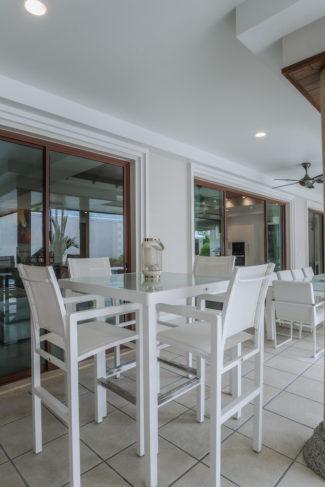 Luxury 3BR Villa 5 Private Pool, Gym & Jacuzzi
