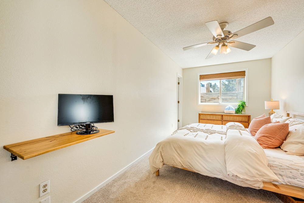 Fraser Condo w/ Ski Shuttle & Resort Amenities!