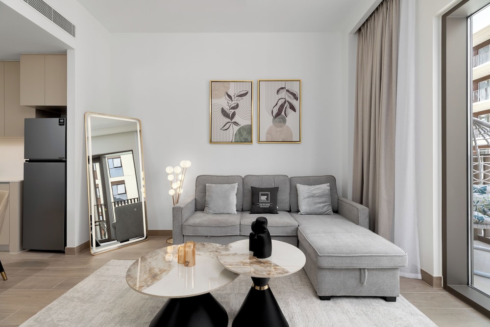 Maison Privee - Charming Urban Escape with Resort-Style Facilities