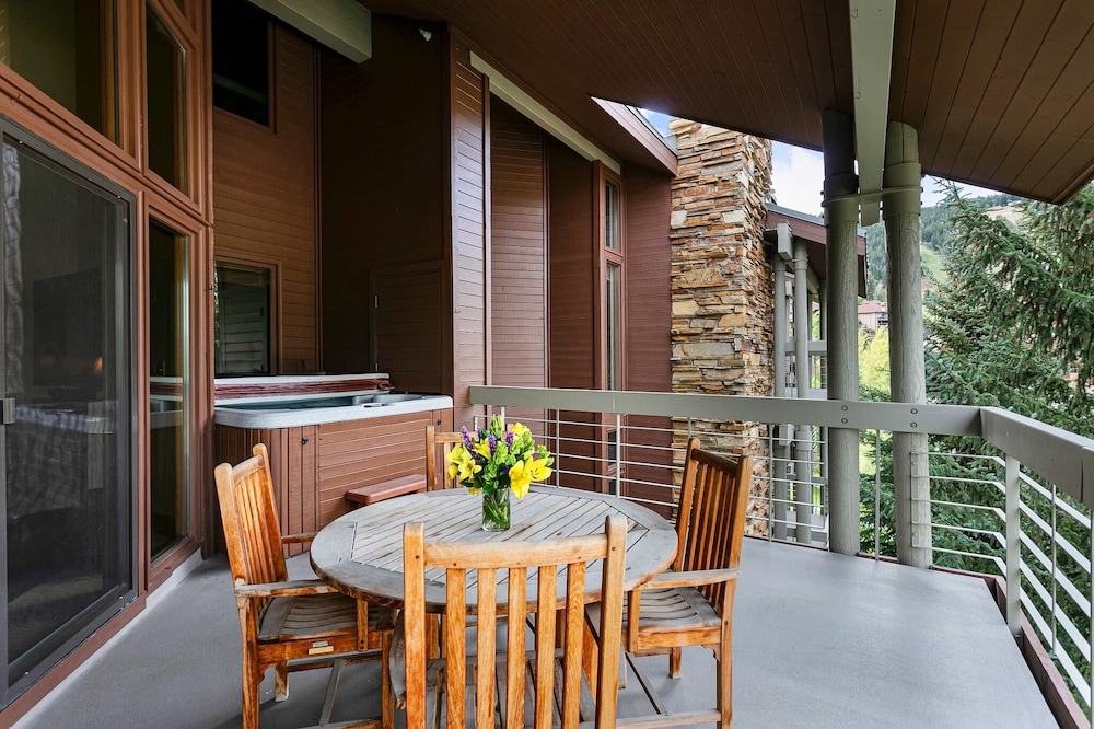 Powder Run at Deer Valley Resort - Four Bedroom Condo with Hot Tub #A32 4 Condo