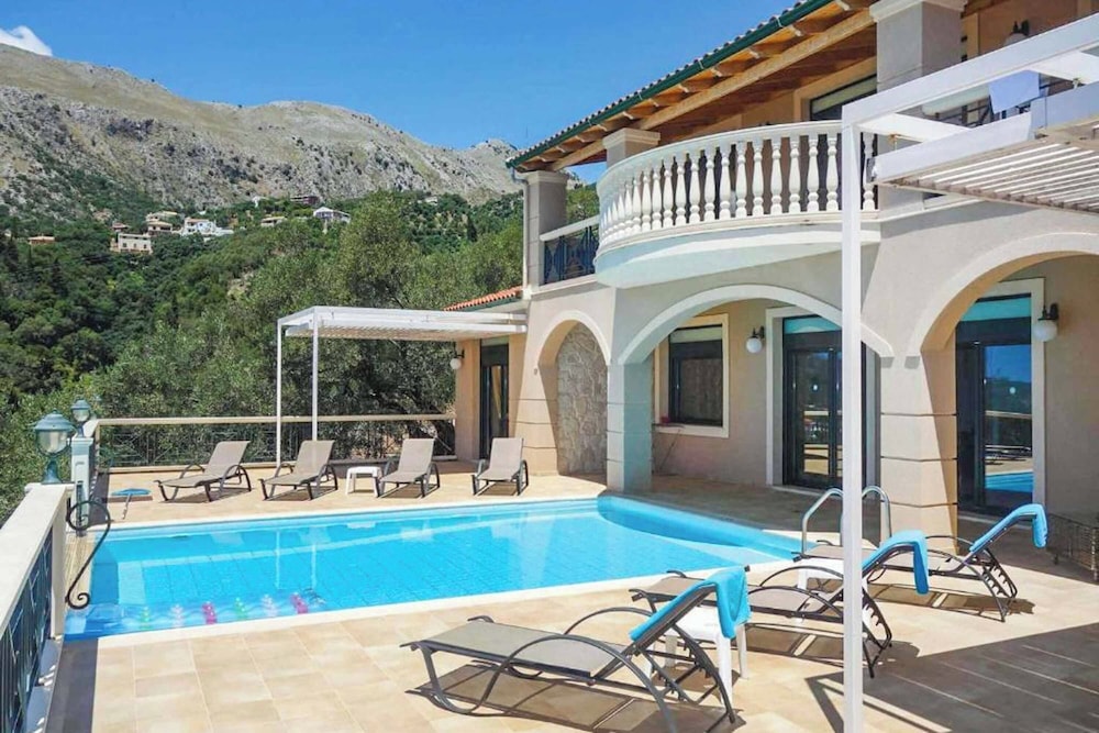 Villa Anna Nissaki