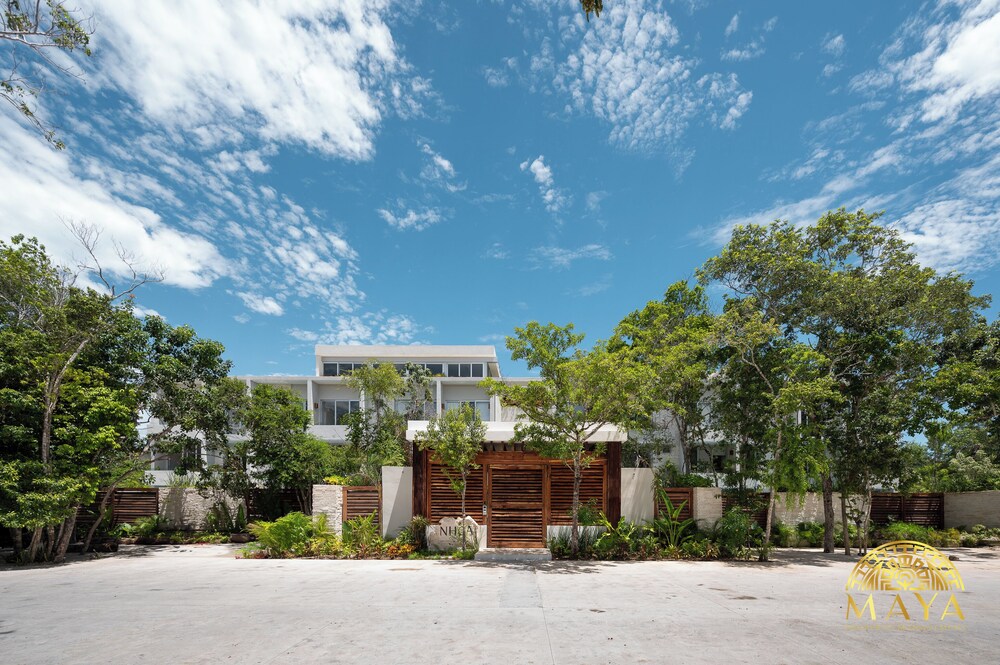 NHOA 111A 2BR Condo Pool access
