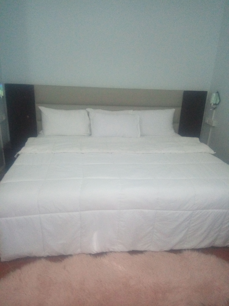Ama Serwaa Lodge