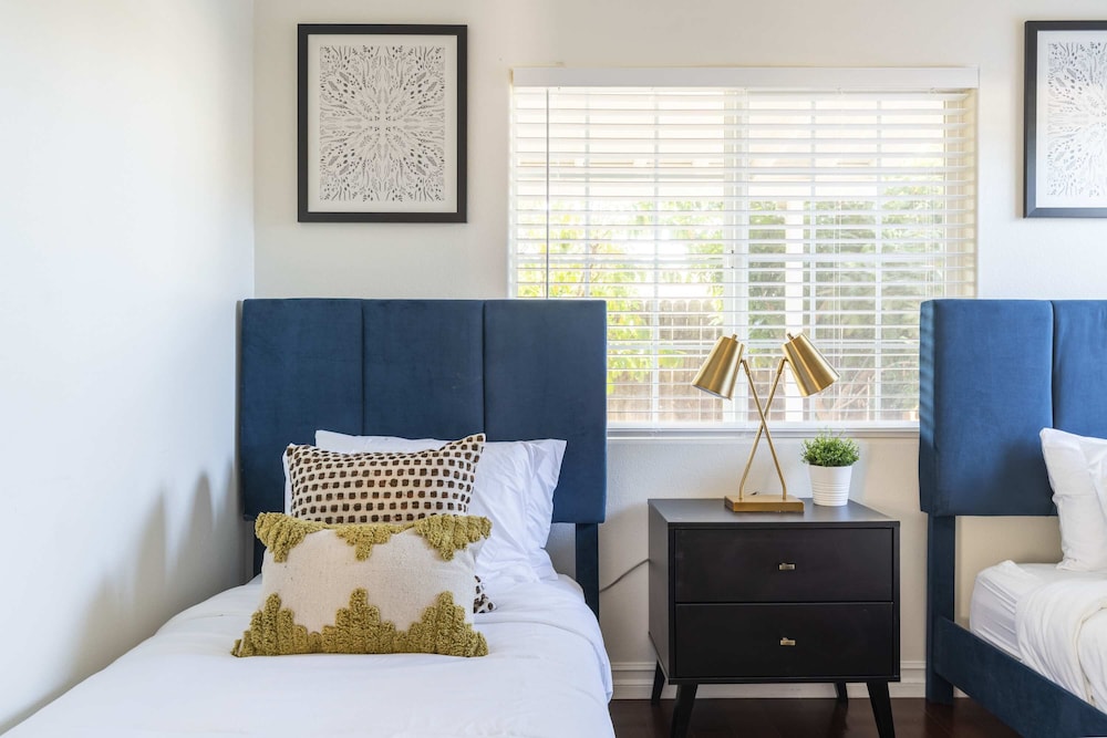 Elegant Retreat Modern Comforts, Prime Location