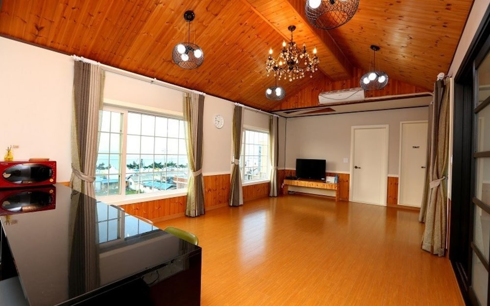 Yangyang Y Pension view 2