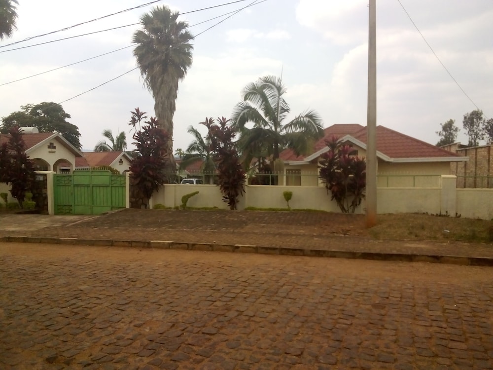 SEMUHUNGU APARTMENTS view 4
