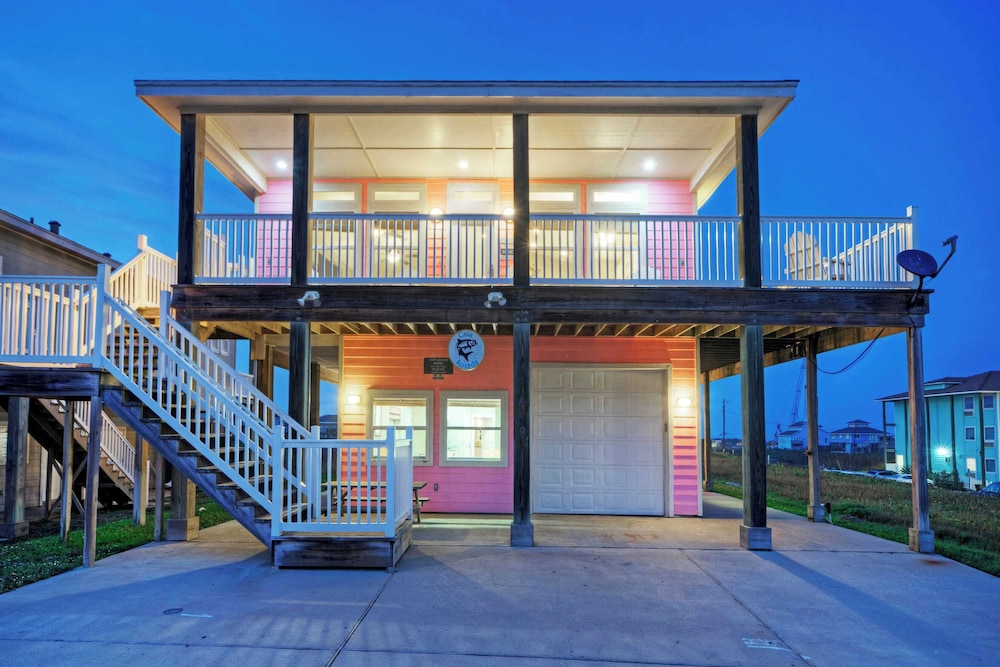Sleeps 24 2 Homes w/ Beach Boardwalk Access & Deck Views Steps to the Beach