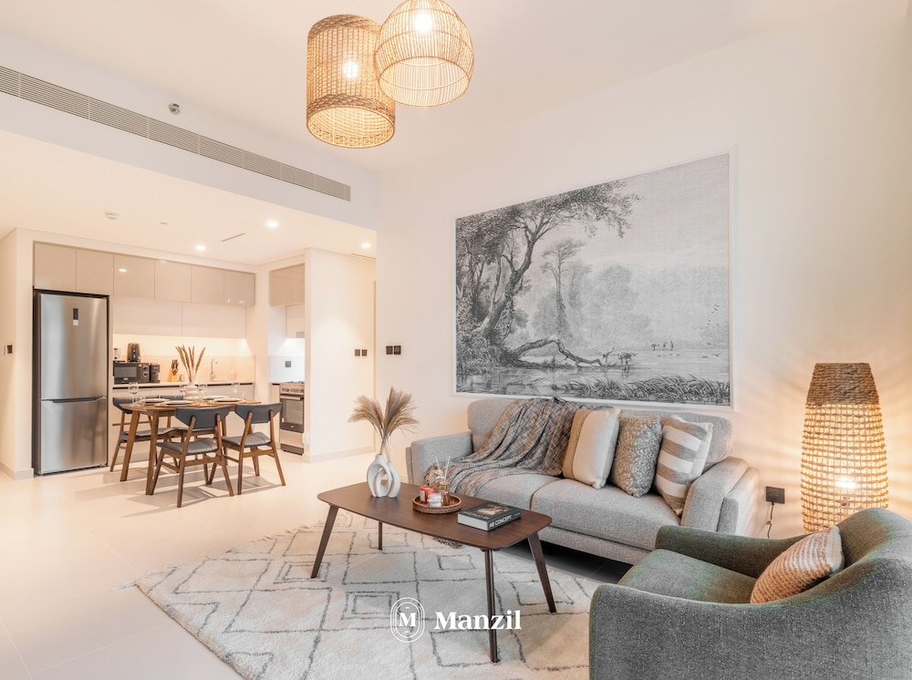 Manzil - Stylish 1BR in Emaar Beachfront
