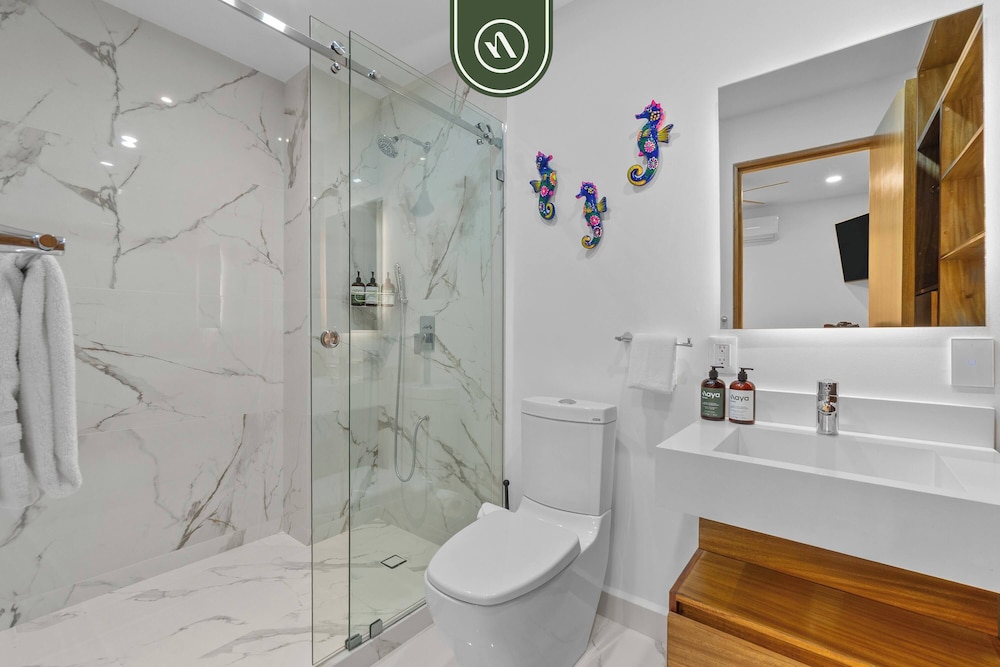 New 1 BR Condo - Rooftop Pool - Oceanview