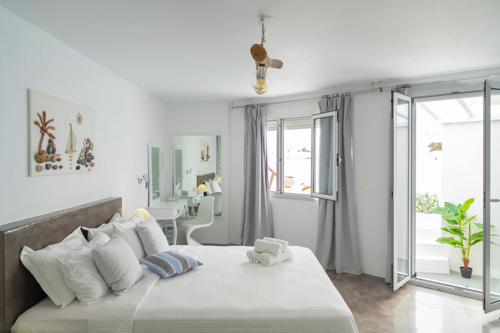 Loukas & Emma Eco Houses