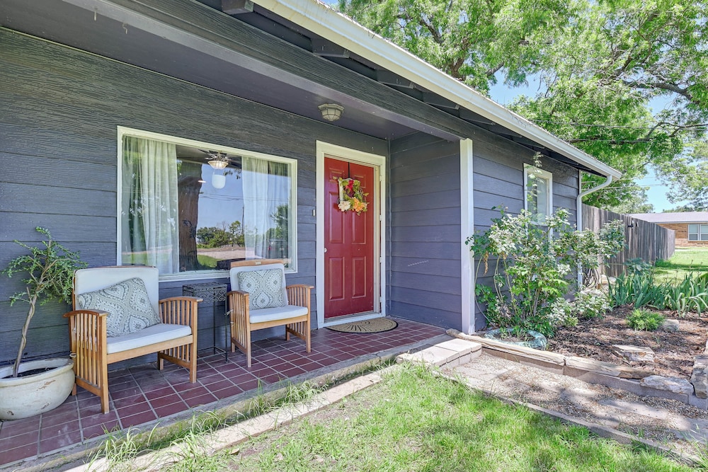 Pet-friendly Home w/ 1-acre Yard in Aubrey