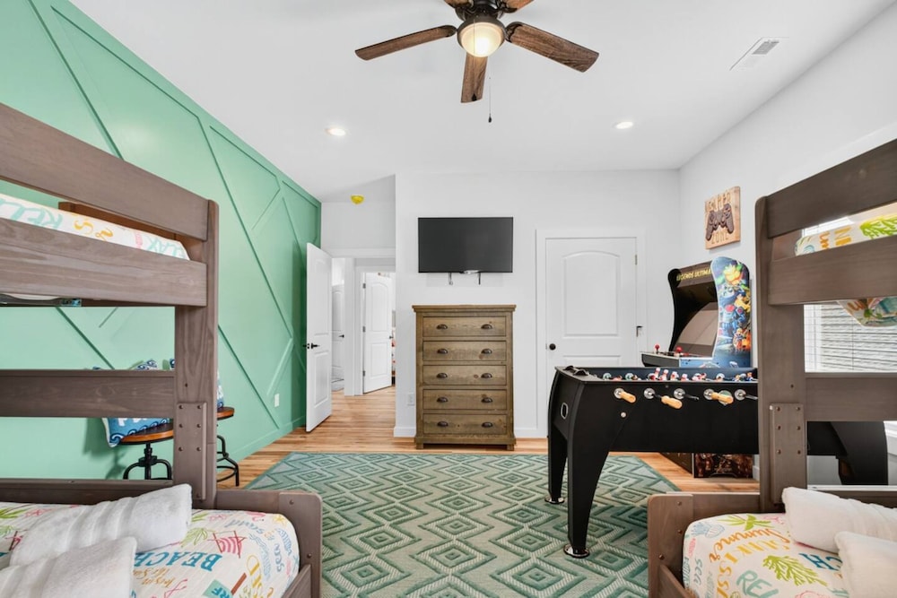 New Listing Luxury House 5 Min Walk to Beach