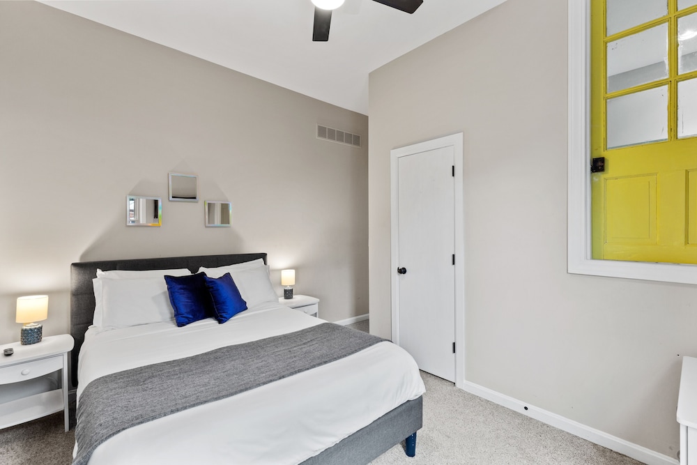 Welcoming Lafayette Square Home - JZ Vacation Rentals view 3