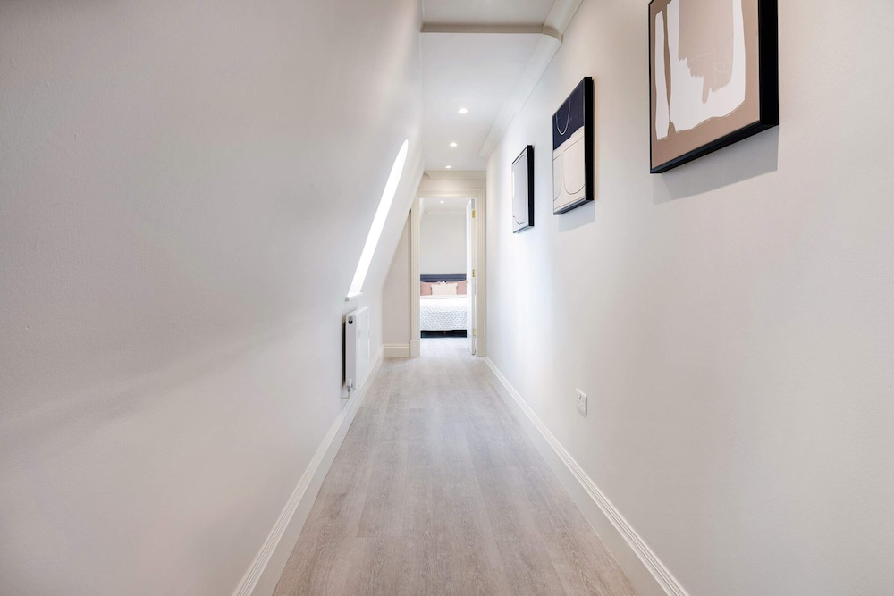 Marble Arch Suite 9-hosted by Sweetstay