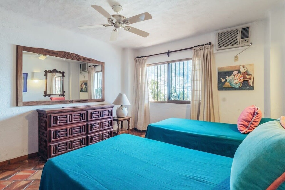 Ocean View 2Br Condo-balcony-beach-pool - 604