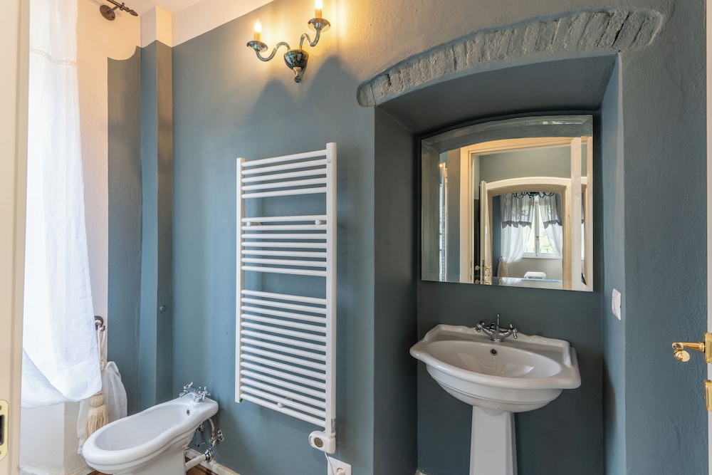 LA ROCCA DI CAMPORGIANO MAISON DU CHARME photo 3