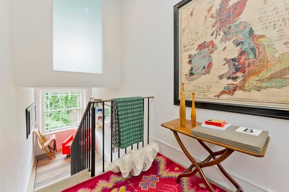 Gorgeous & Grand 5 Bed House, Holland Park